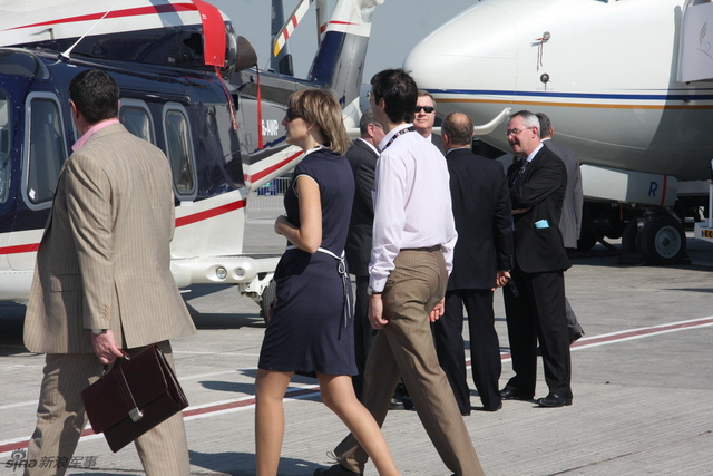 航展现场上拍到的女参展观众