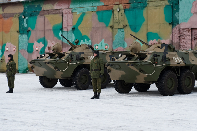 护卫队配备BTR-70轮式战车