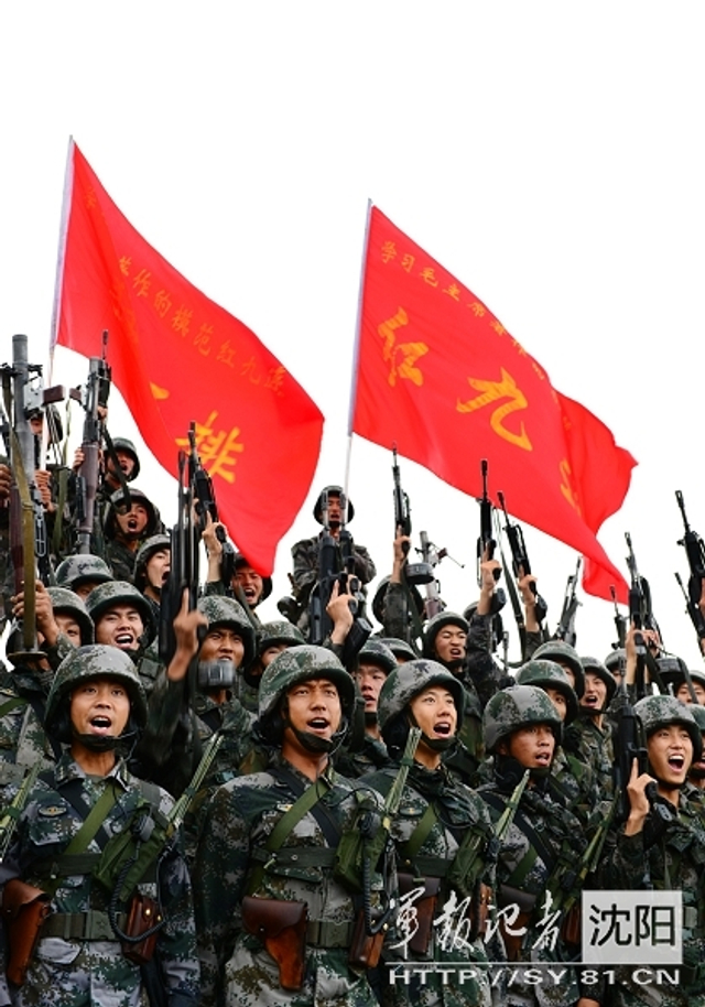 40           解放军老牌部队"红九连"配数字化装备战力过硬.