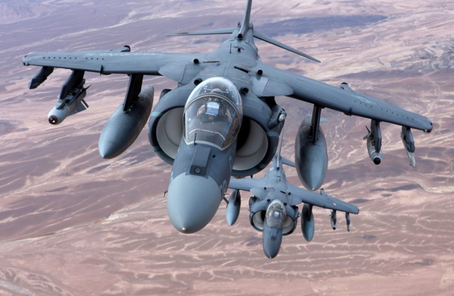 美军出动AV-8B打塔利班