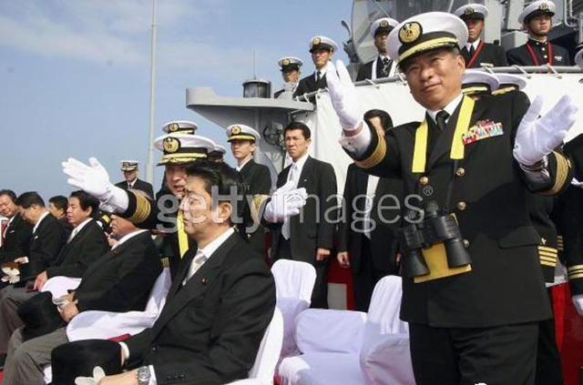 安倍首次出任首相时检阅日本海上自卫队