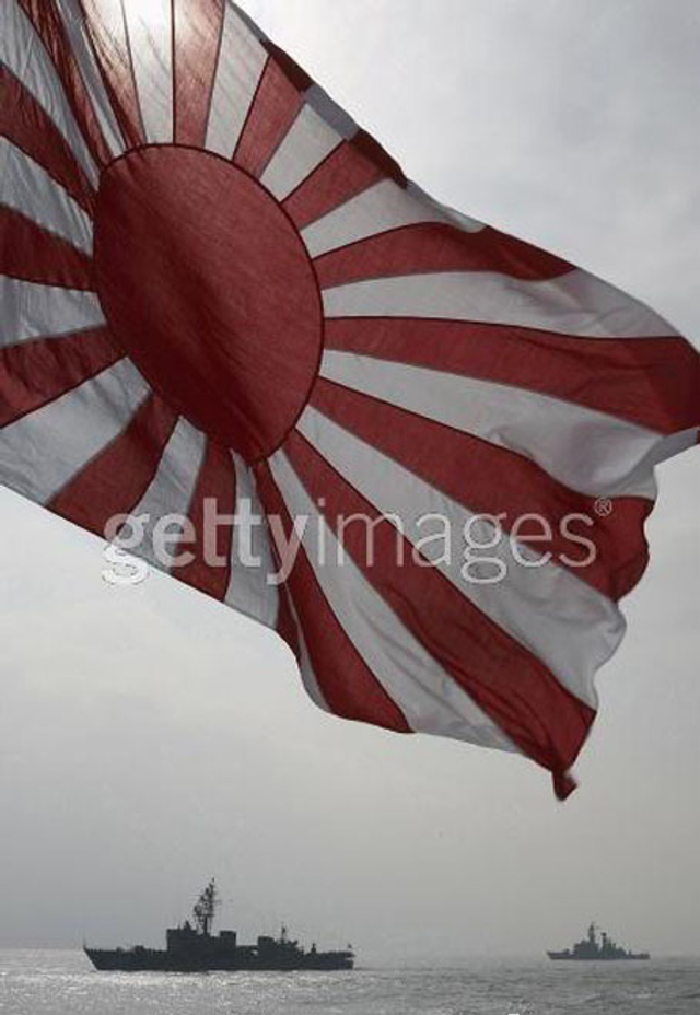 安倍首次出任首相时检阅日本海上自卫队
