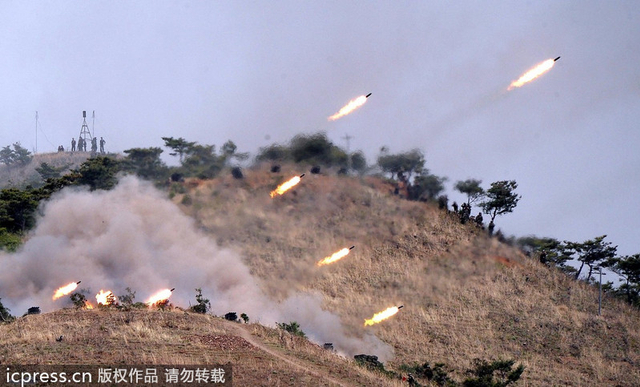 朝鲜人民军炮兵齐射攻击