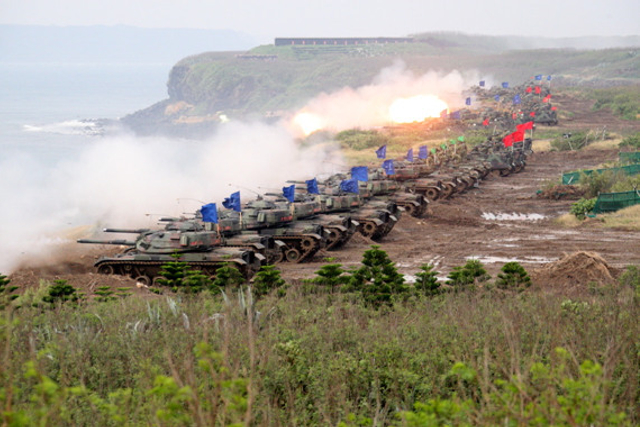 台军M60A3坦克列阵齐射