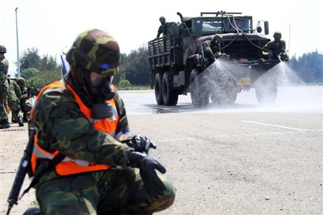 台军防化部队洗销作业