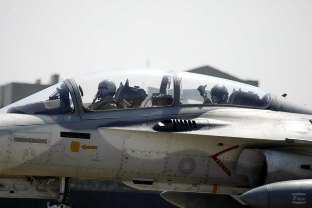IDF战机飞行员就位