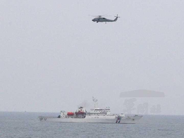 台湾海军舰队在巴士海峽护渔