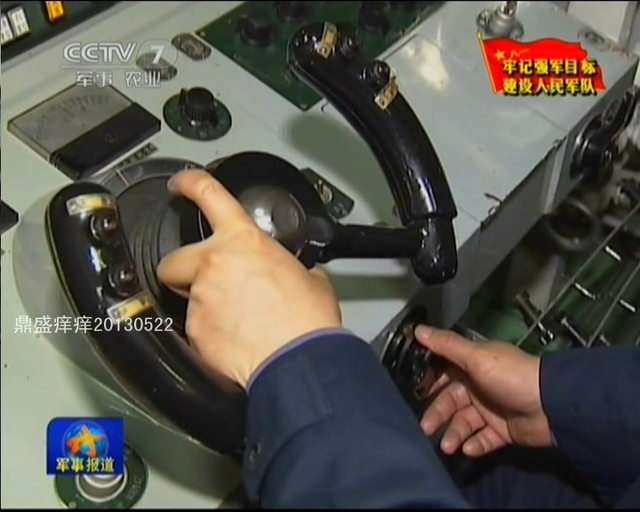 艇内战斗员作业