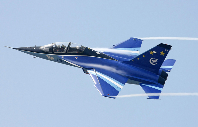 L-15猎鹰空中飞行
