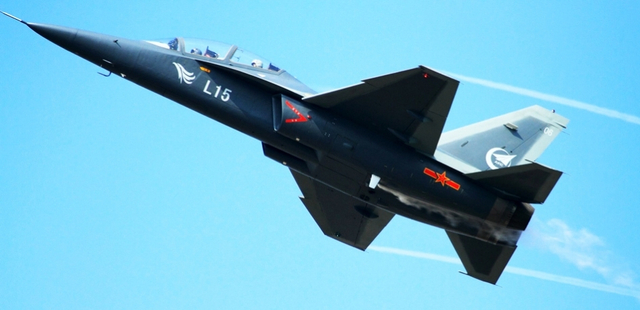L-15猎鹰高级教练机开始向海外用户交付