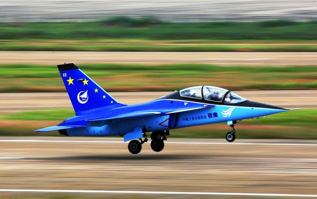 L-15猎鹰高级教练机开始向海外用户交付