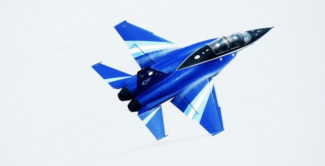 L-15猎鹰高级教练机开始向海外用户交付