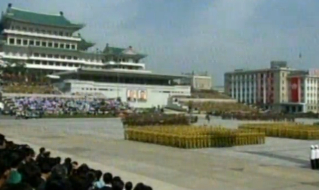 朝鲜今日举行大阅兵金正恩检阅陆海空三军