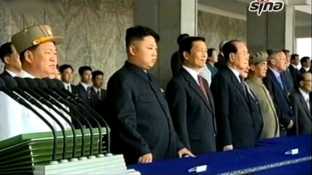 金正恩参加阅兵式