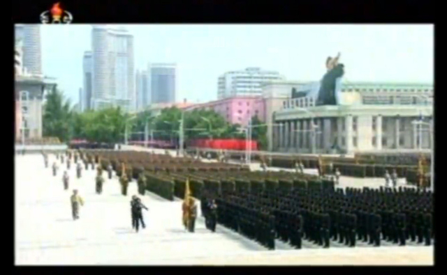 朝鲜今日举行大阅兵金正恩检阅陆海空三军