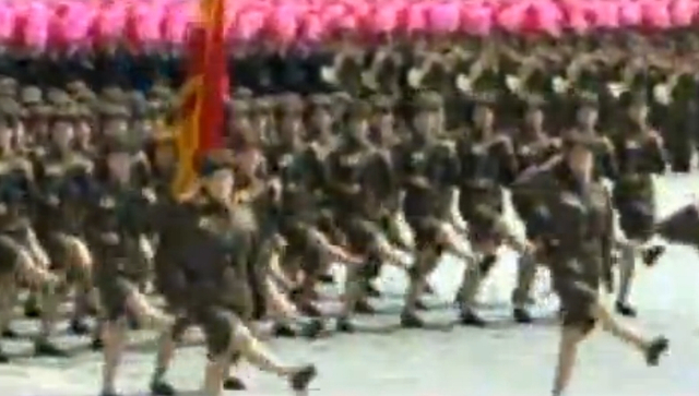 朝鲜女兵走鹅步