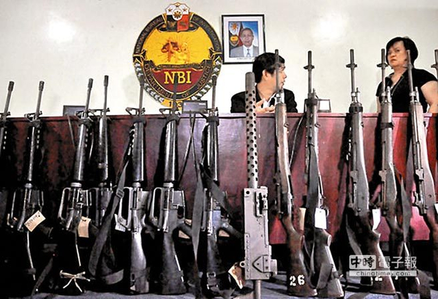 事发当时菲方扫射渔船14把步枪和1把机枪
