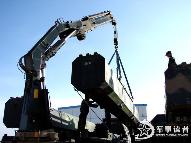 二炮巡航导弹押运兵曝光