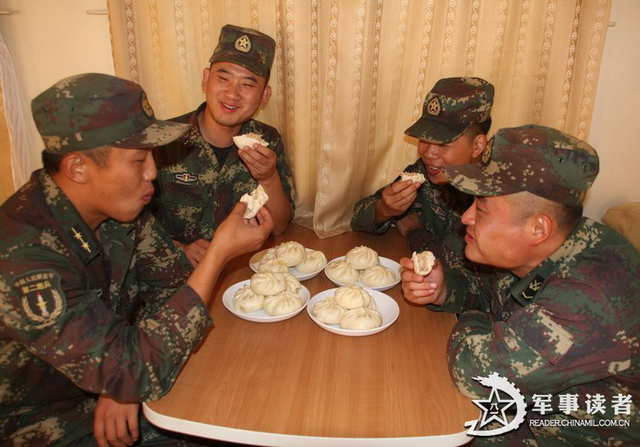吃包子已经是改善生活