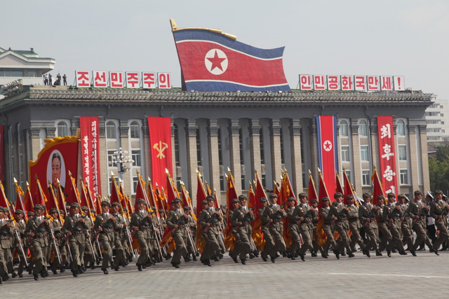 9月9日在朝鲜平壤庆祝建国65周年阅兵仪式
