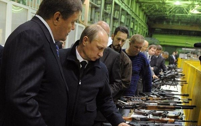 普京走访兵工厂视察大量国产枪械
