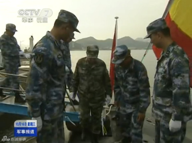 军委副主席范长龙登上战略核潜艇