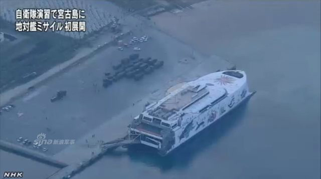 空中航拍反舰导弹车队在港口
