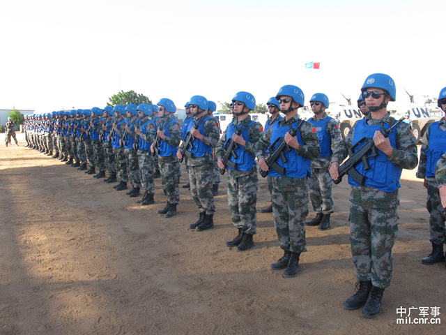 维和战斗部队进行轮换仪式