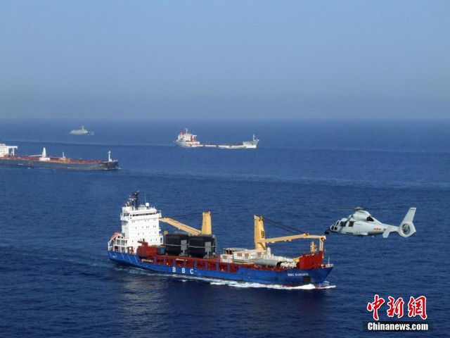 护航飞行亚丁湾