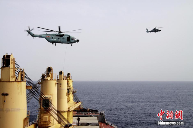直升机在亚丁湾护航