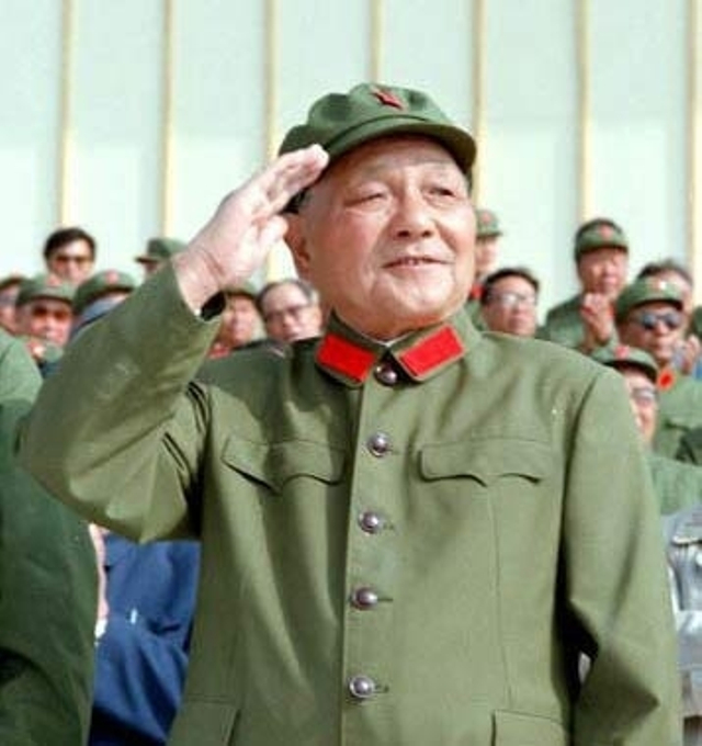 邓小平身着65式军装