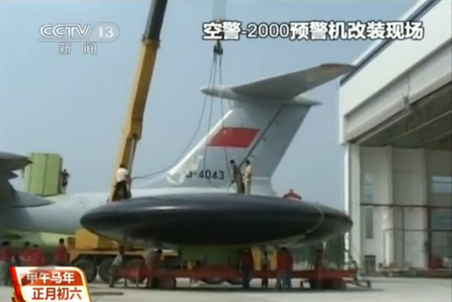 央视曝光空警2000预警机改装现场