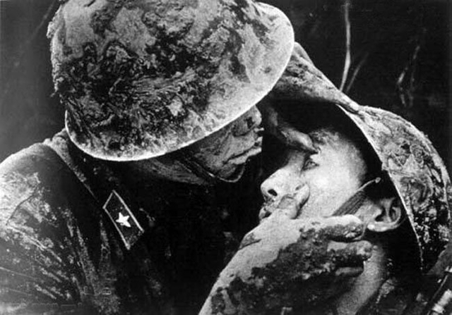 解放军阵地取弹片