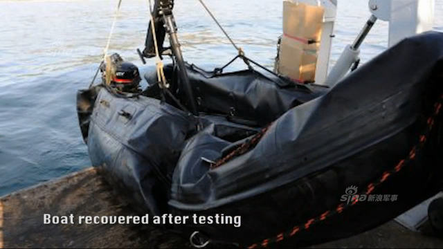 拖上岸的小艇一侧艇身已变形