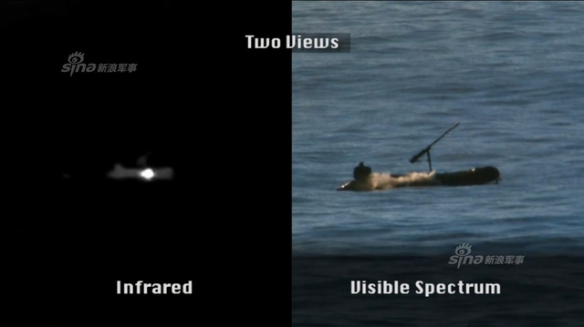 小艇艇身烟雾越来越多