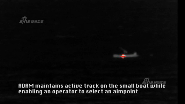 目标小艇被激光炮发射光束准确照射