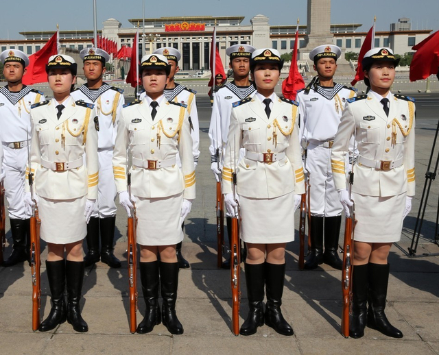 海军女仪仗队员