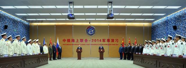 习近平普京共同参加演习