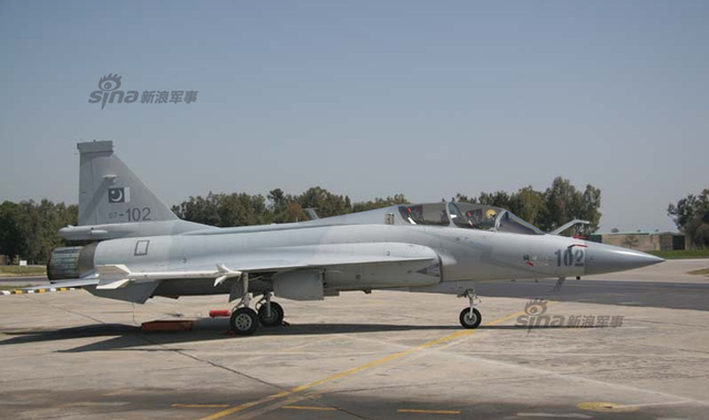 双座型JF-17设想方案