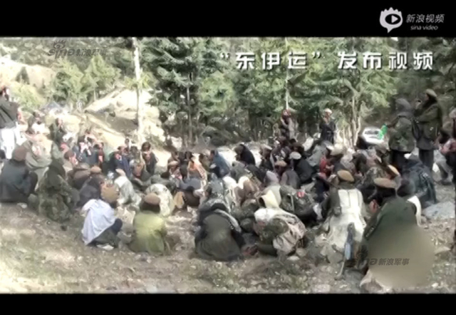 “东伊运”组织武装人员聚会画面