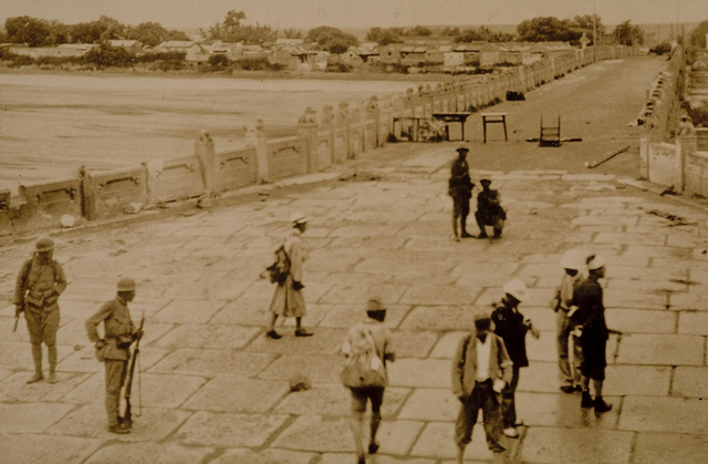 日军组织随军记者在卢沟桥采访