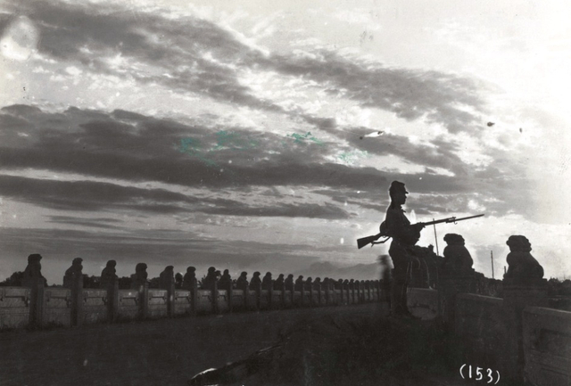 日军在卢沟桥警戒