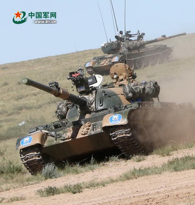 我蓝军狼头坦克投入战斗