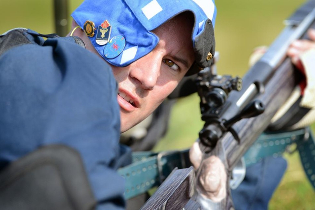 报告这人作弊！