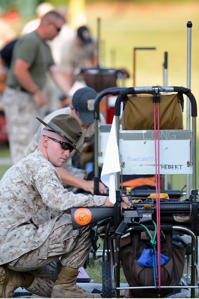 把枪放入“婴儿车”