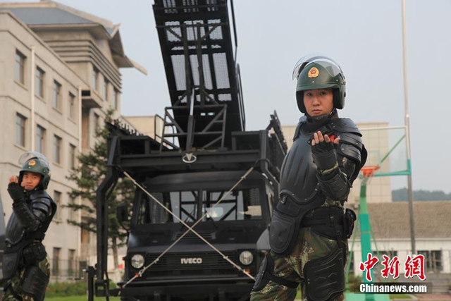 武警战士版小苹果出炉 彻底被玩坏了2