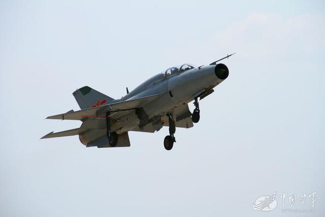 我空军用歼教7培训新兵