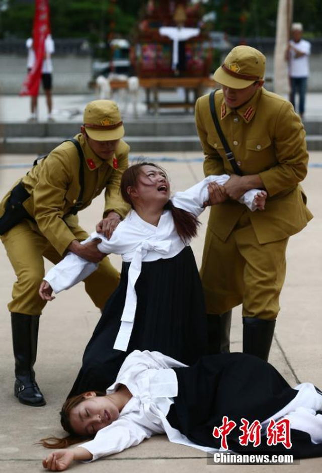 韩国街头现慰安妇主题话剧