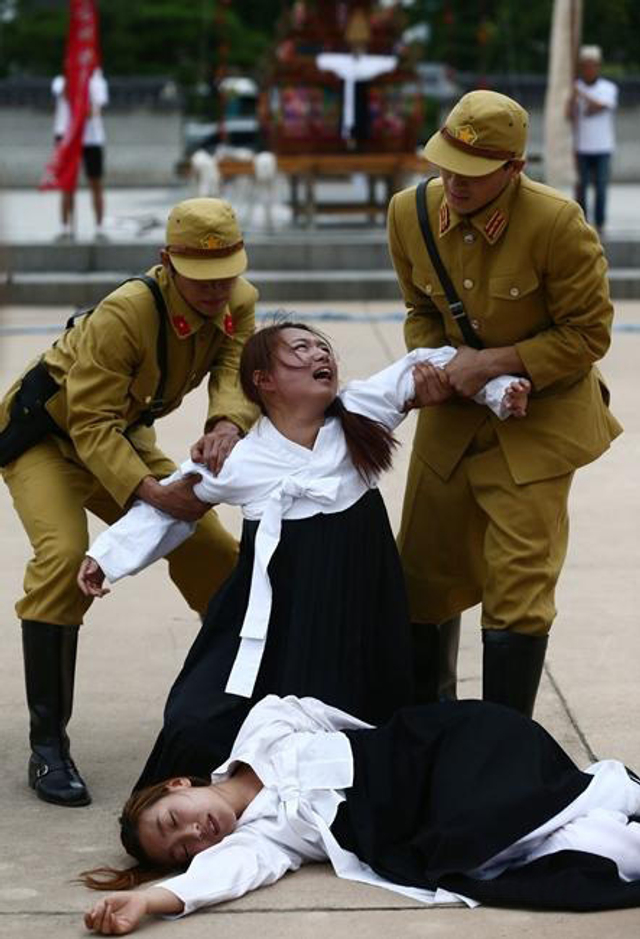 韩国再现“慰安妇”悲剧场面