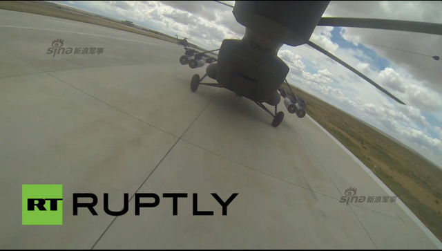 俄军米-8MTVSH直升机完成任务返航